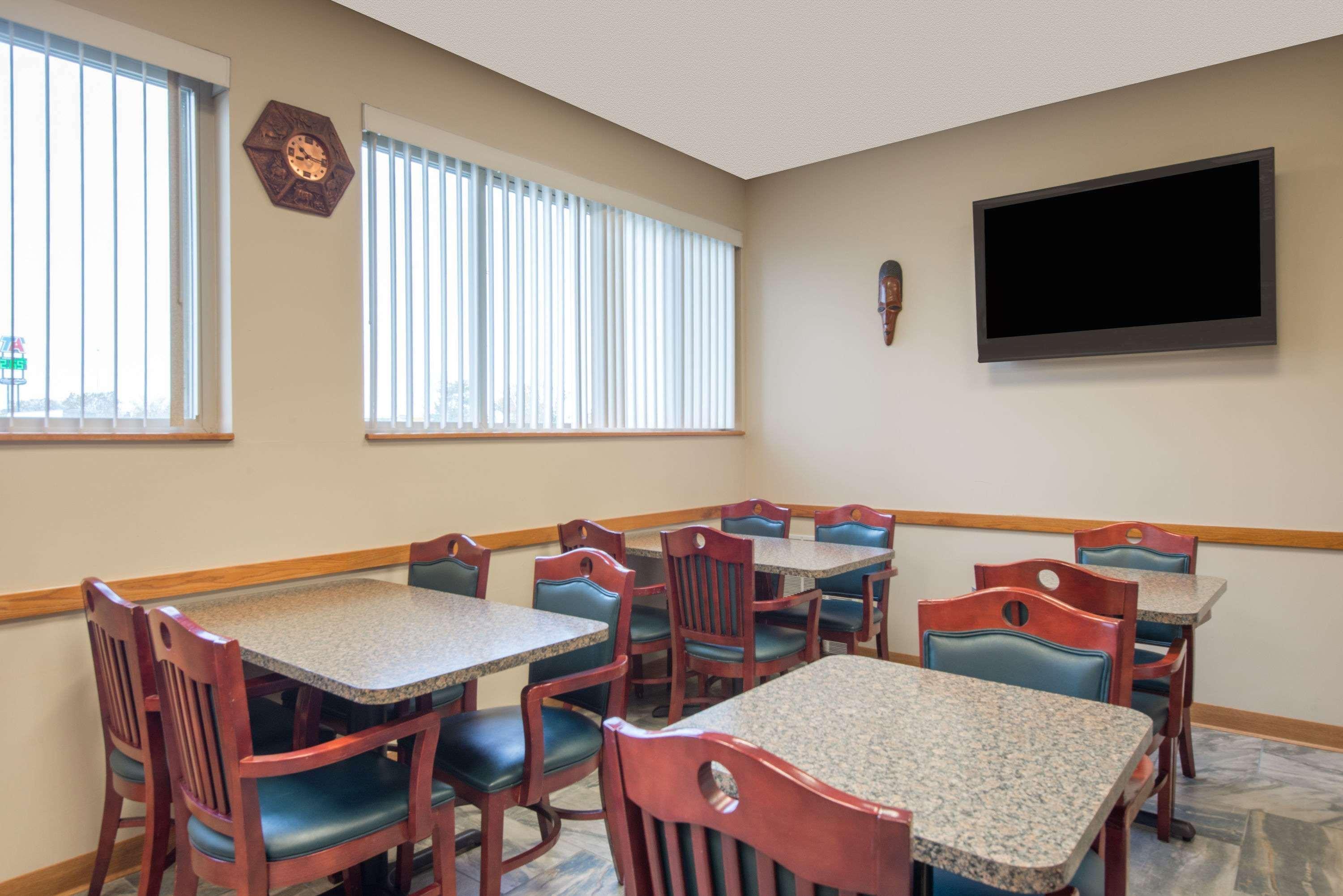 Super 8 By Wyndham Youngstown/Austintown Exterior photo