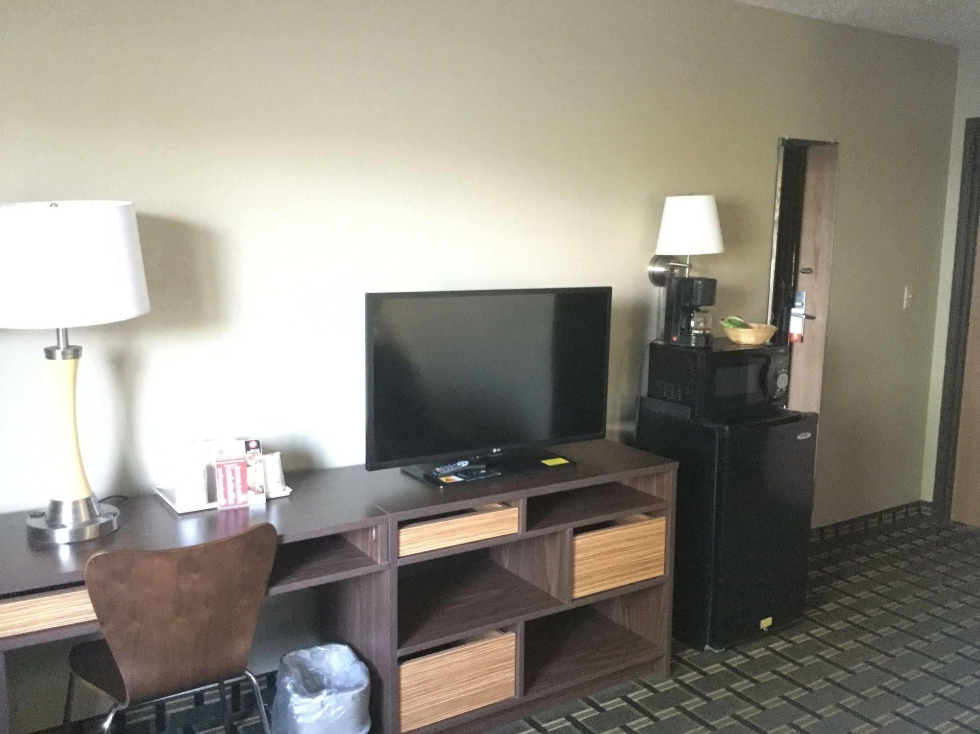 Super 8 By Wyndham Youngstown/Austintown Exterior photo
